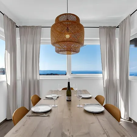 Apartment Penthouse Lena *