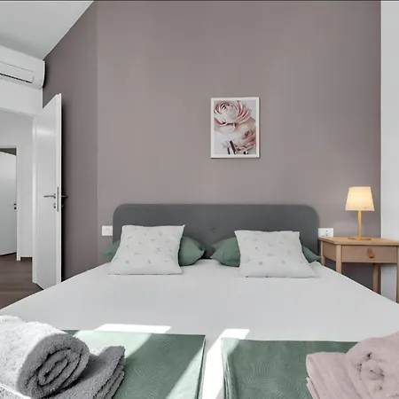 Apartment Penthouse Lena *