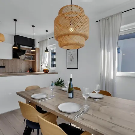 Apartment Penthouse Lena *